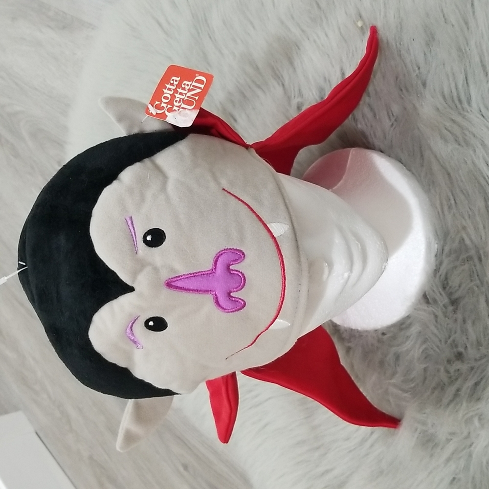 Gotta Getta Gund Dracula hat